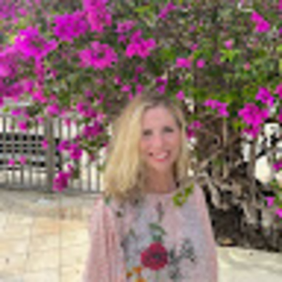 Meet your Posher, Cecilia - Picture 1 of 1